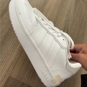 adidas women’s size 6 cloudfoam PostMove SE Sneaker in White